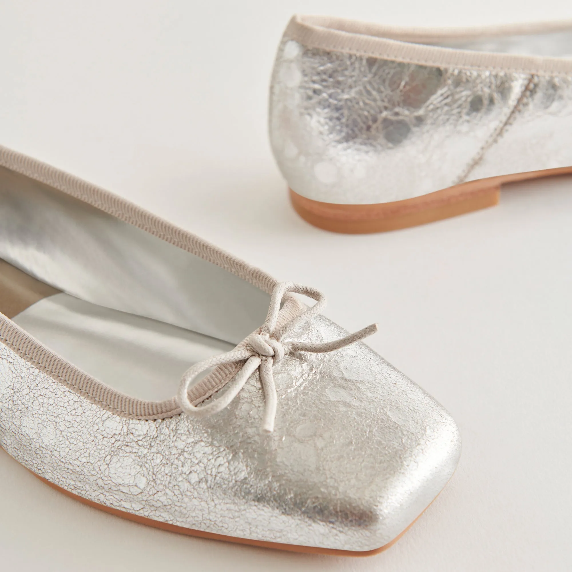 ANISA BALLET FLATS SILVER DISTRESSED LEATHER - re:vita