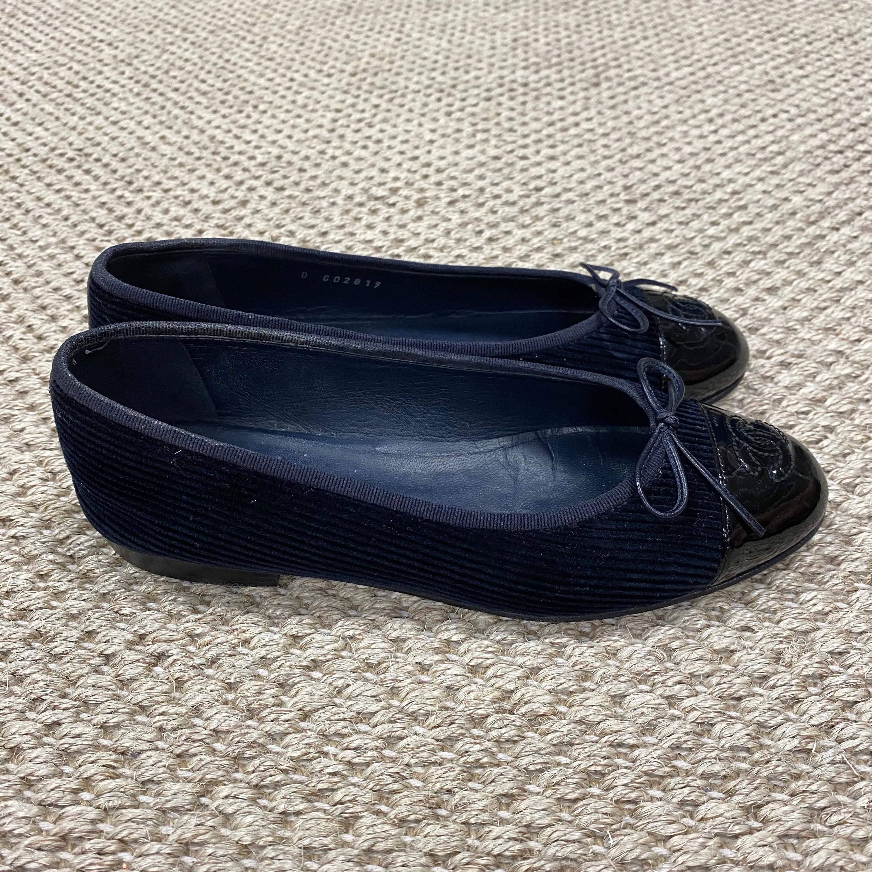 Chanel Elegant Navy Corduroy Ballet Flats for Women