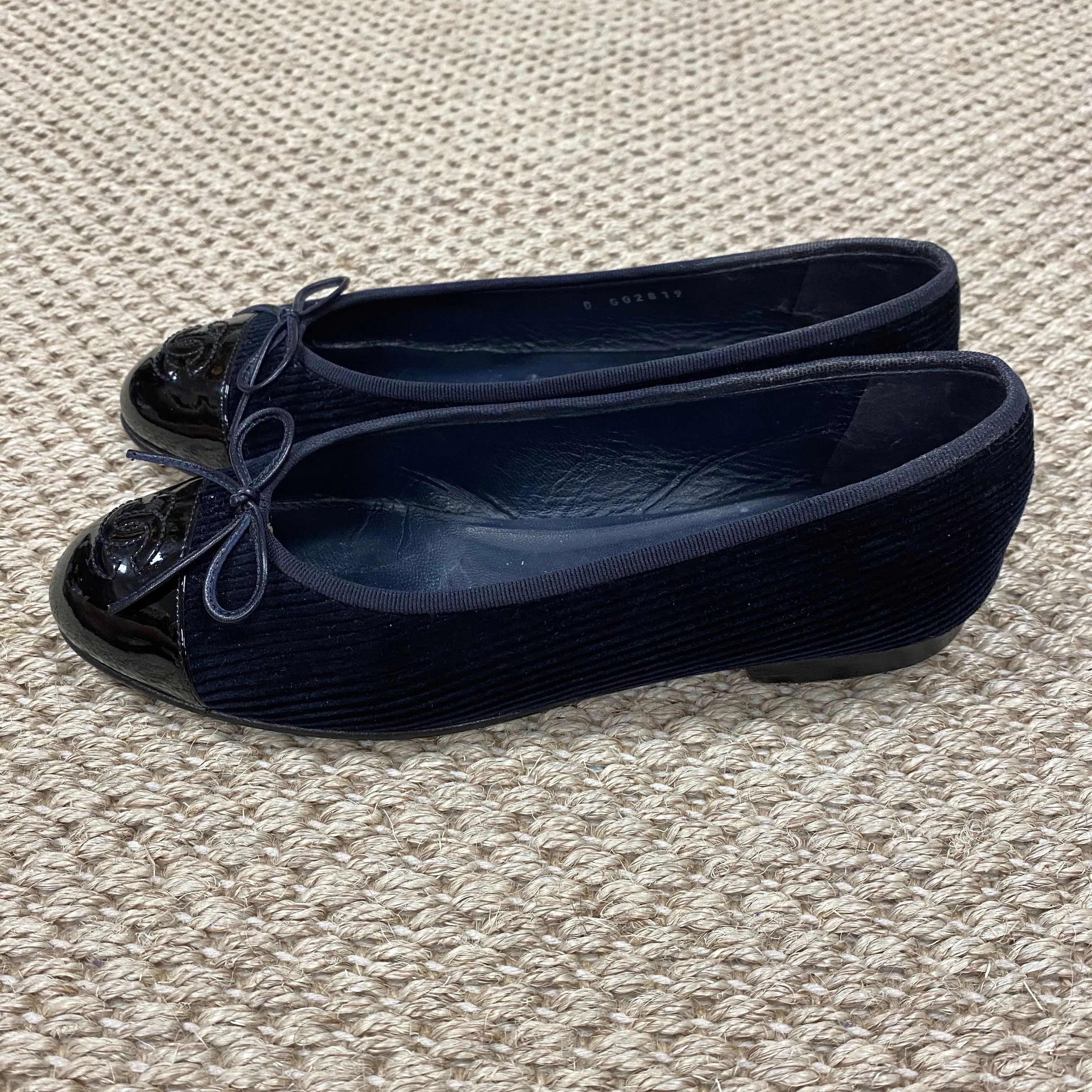 Chanel Elegant Navy Corduroy Ballet Flats for Women