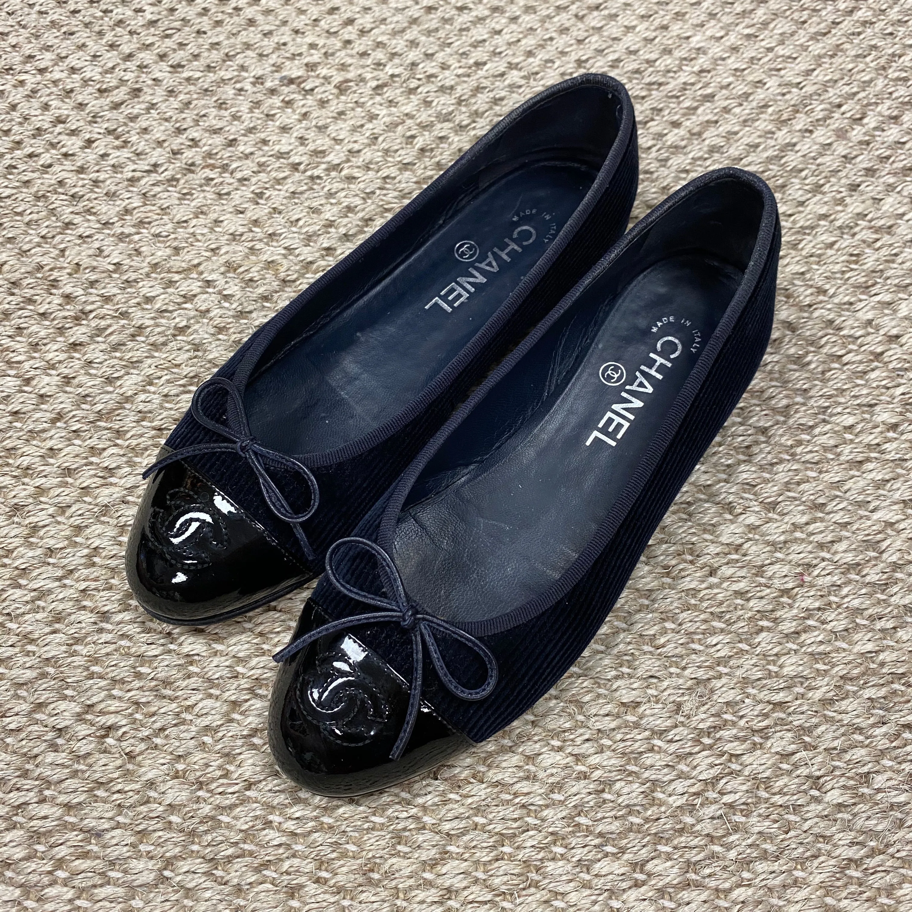 Chanel Elegant Navy Corduroy Ballet Flats for Women