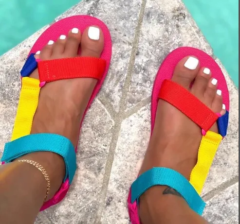 Colorblock printed beach sandals for summer