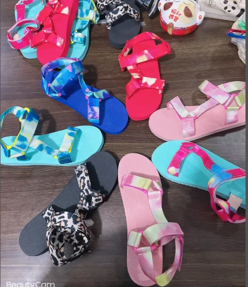 Colorblock printed beach sandals for summer