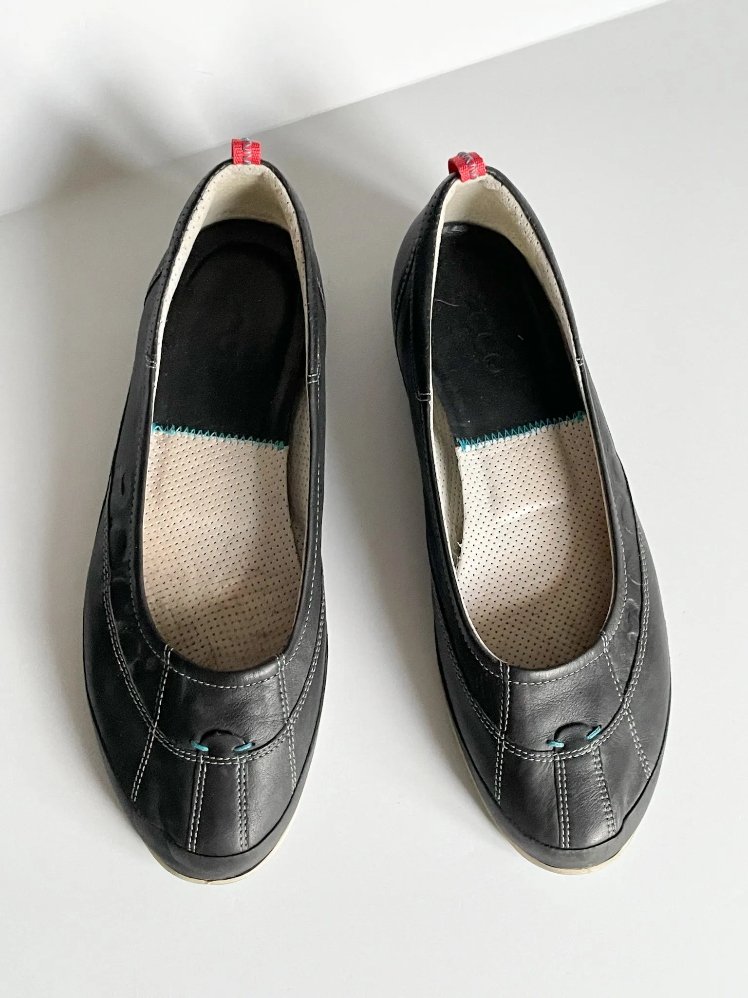 Ecco Black Leather Ballet Flats - Size 39