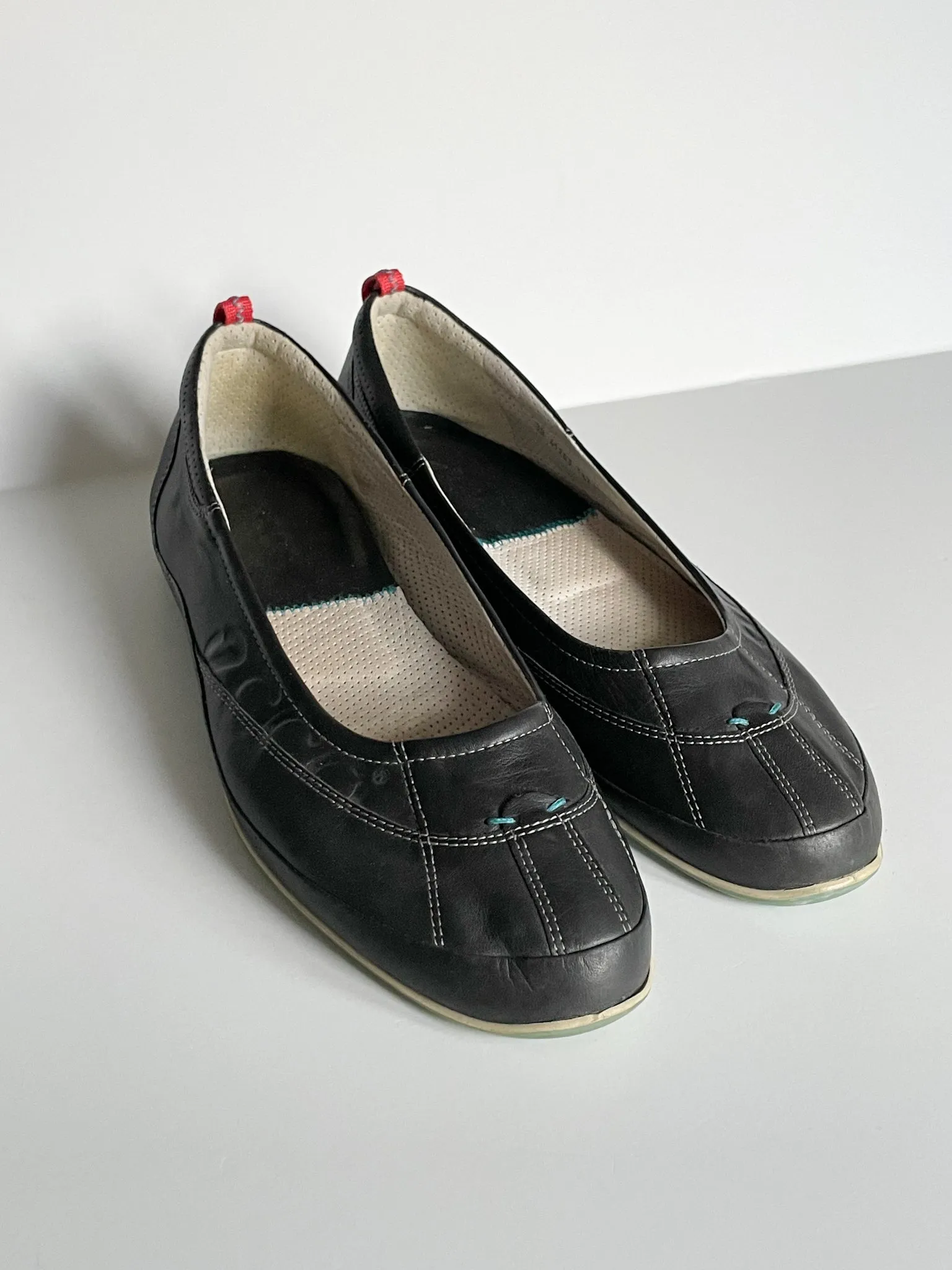 Ecco Black Leather Ballet Flats - Size 39